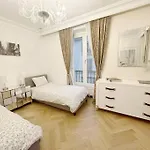 Elegant 4 Pieces Au Coeur Du Paris Artiste