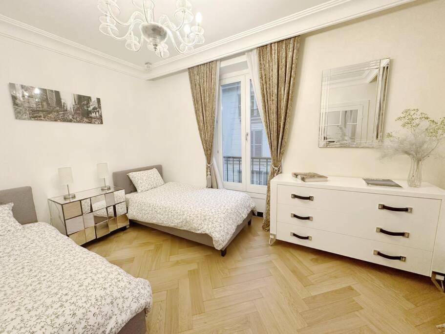 Elegant 4 Pieces Au Coeur Du Artiste * Parigi