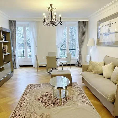 Elegant 4 Pieces Au Coeur Du Artiste Apartment